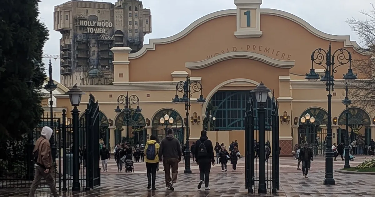 Rain at Disneyland Paris: What Really Happens to the Queues