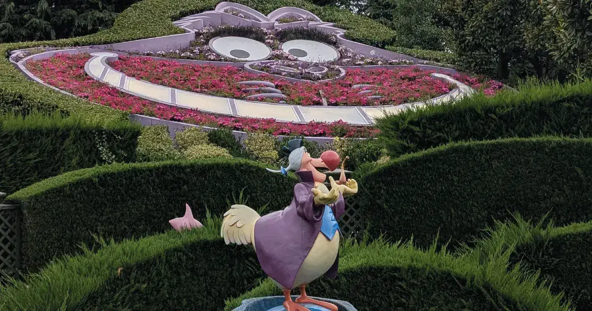 10+1 Curiosities That Will Change How You See Alice's Labyrinth at Disneyland Paris