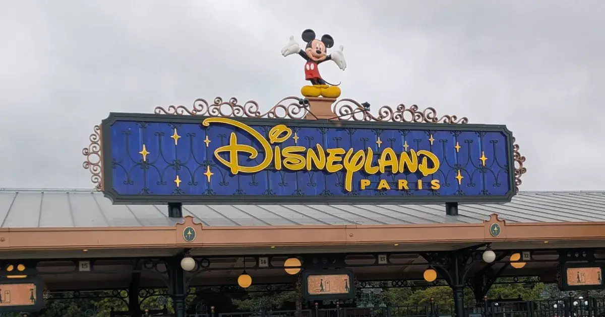 Early Morning at Disneyland Paris: Why Arriving at Opening Time Is Absolutely Worth It 🌅