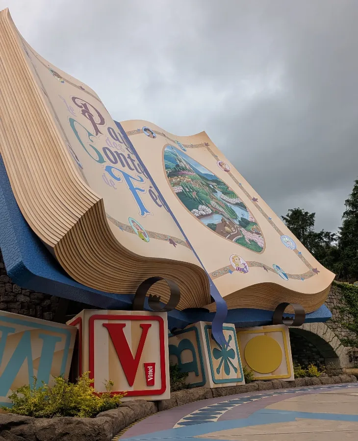 Le Pays des Contes de Fées in Fantasyland