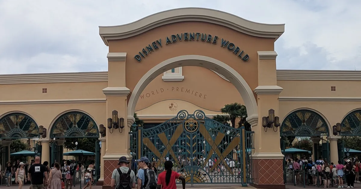 Frozen Didn't Empty Disneyland Park: It Filled the Other One