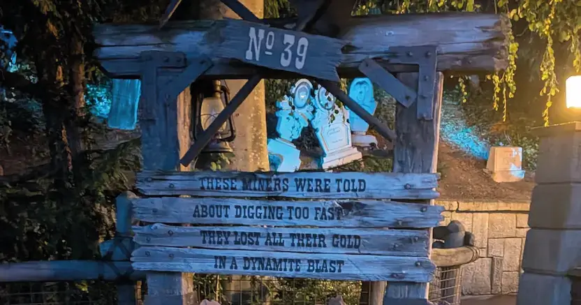 Phantom Manor graveyard at Disneyland Paris