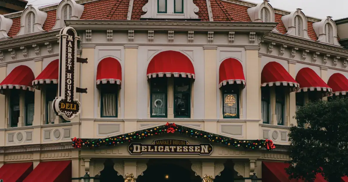 🍔 Eating at Disneyland Paris: Complete Guide to Enjoy Without Overspending