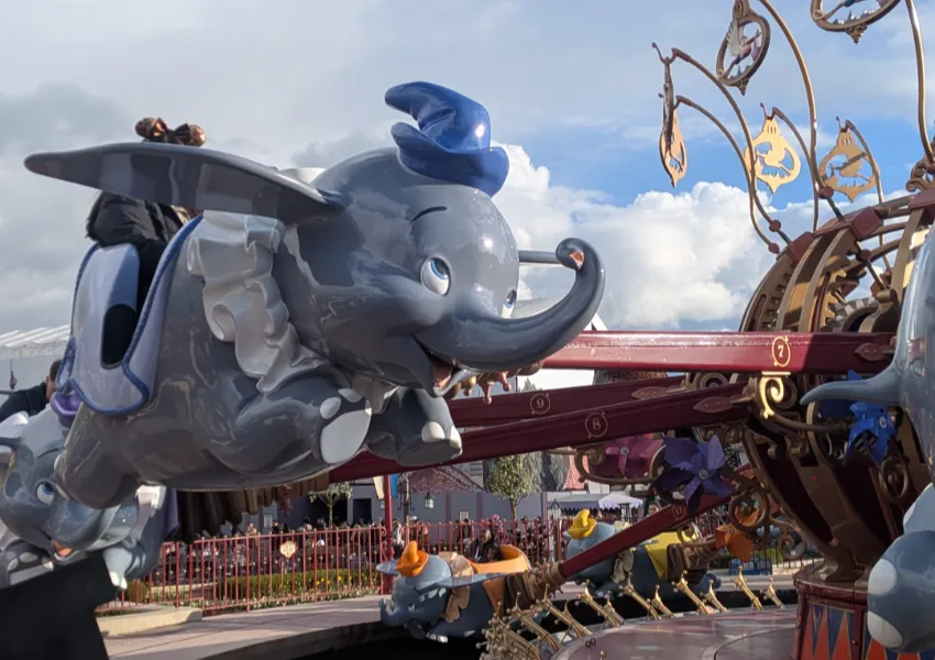Familie in Disney Adventure World, Disneyland Paris